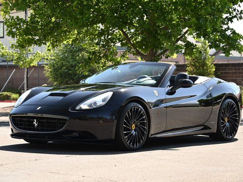 Used 2010 Ferrari California RWD image 10