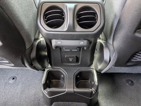 Used 2024 Jeep Wrangler Rubicon w/ Technology Group image 17