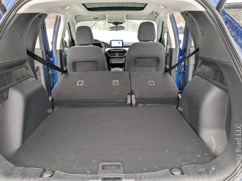 Used 2022 Ford Escape SE w/ SE Sport Appearance Package image 11