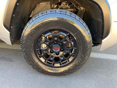 Used 2022 Toyota Tundra SR5 w/ SR5 Convenience Package AWD/4WD image 21