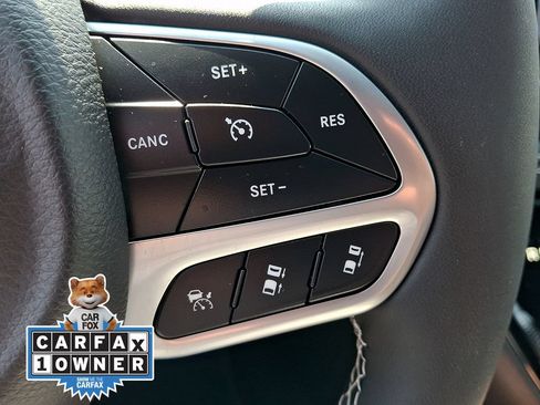 Used 2025 Chrysler Pacifica Select FWD image 23