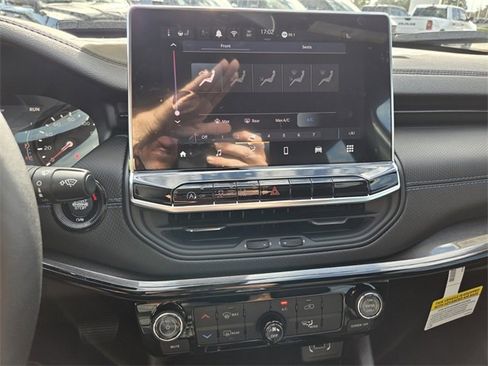 Used 2026 Jeep Compass Latitude image 21