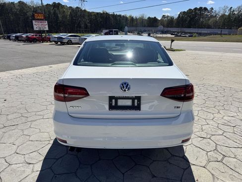 Used 2016 Volkswagen Jetta S image 11