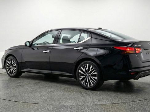 Used 2025 Nissan Altima 2.5 SV FWD image 6