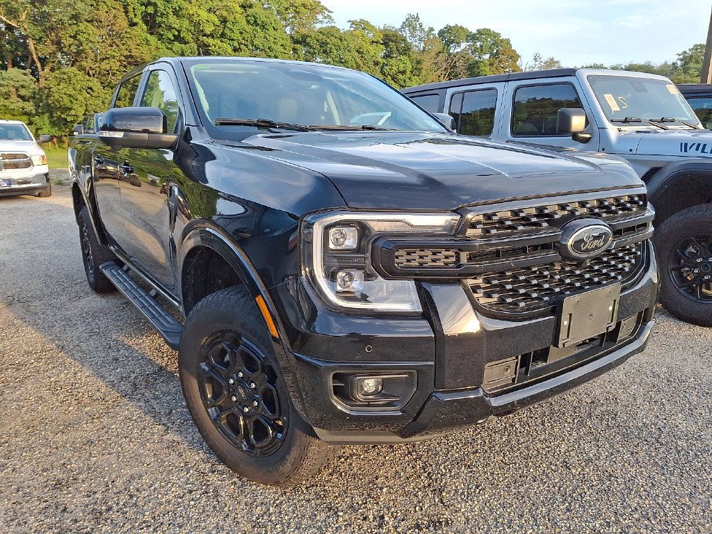 Used 2025 Ford Ranger Lariat w/ Black Appearance Package AWD/4WD image 3