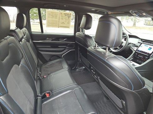 Used 2024 Jeep Grand Cherokee Trailhawk image 16