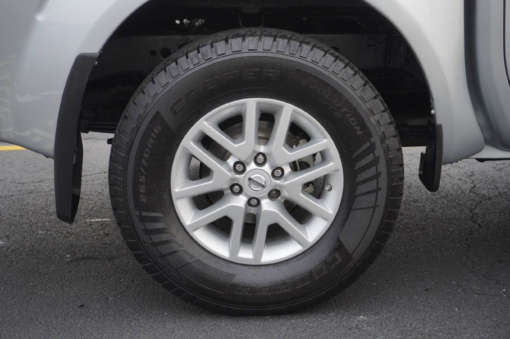 Used 2014 Nissan Frontier SV w/ SV Value Truck Package AWD/4WD image 12