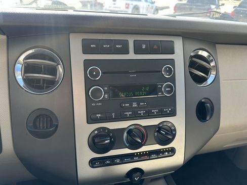 Used 2014 Ford Expedition XLT image 14