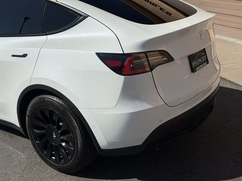 Used 2021 Tesla Model Y Long Range AWD/4WD image 14