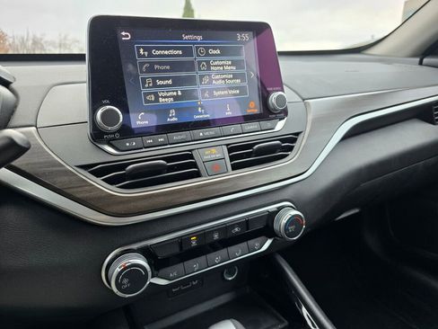 Used 2024 Nissan Altima 2.5 SV image 28