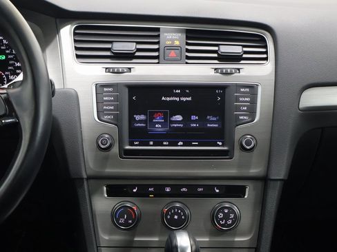 Used 2017 Volkswagen Golf Wolfsburg Edition image 19