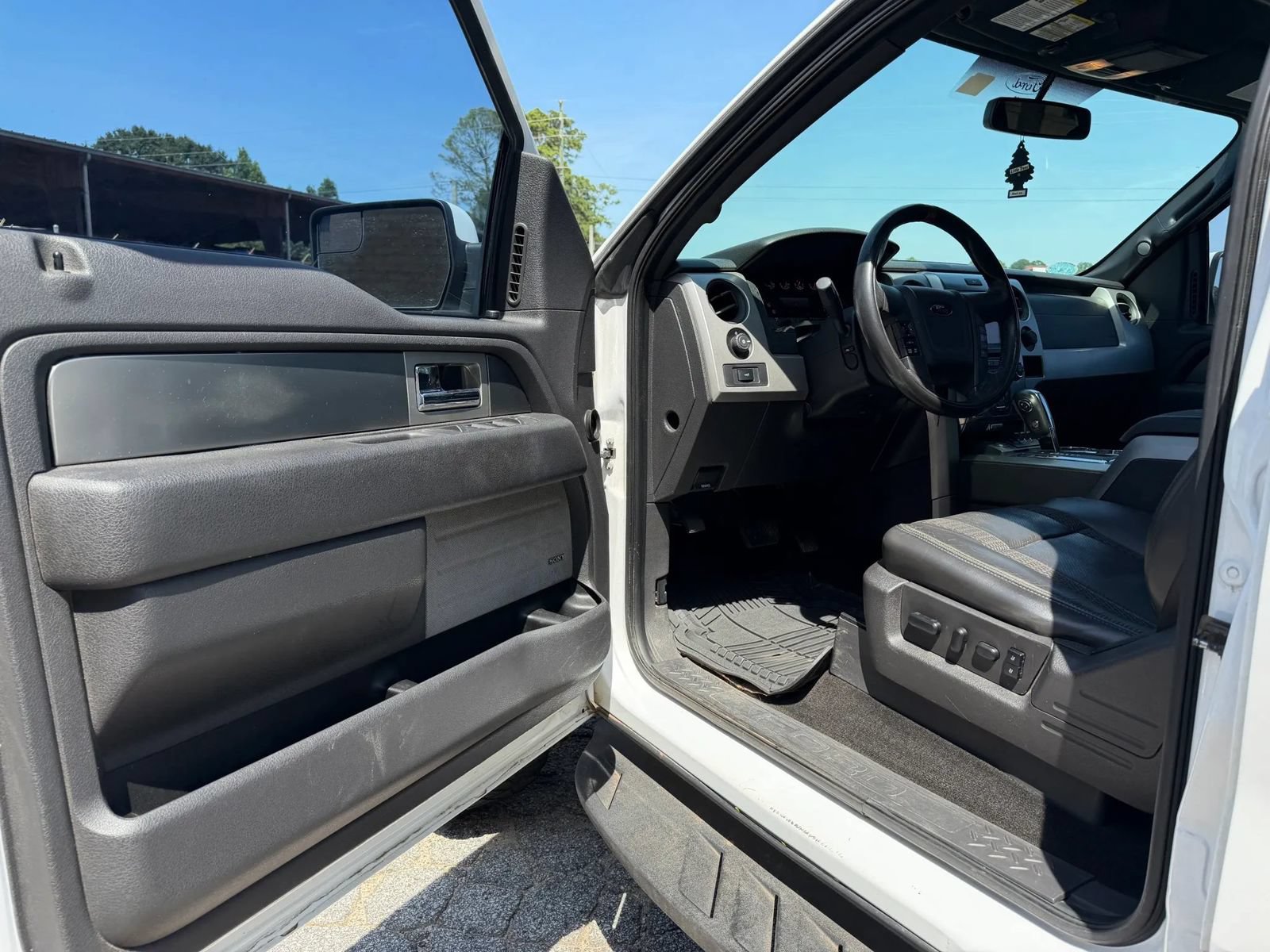 Used 2014 Ford F150 Raptor w/ Equipment Group 801A Luxury AWD/4WD image 16
