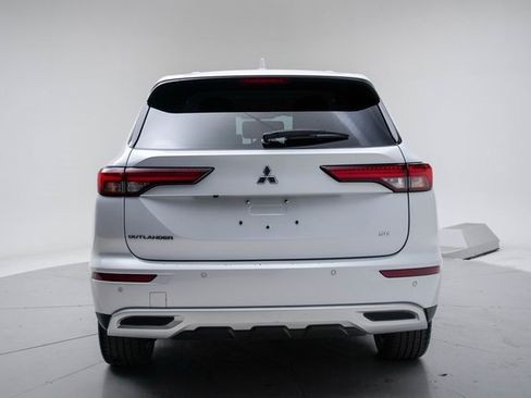 Used 2024 Mitsubishi Outlander SE image 6