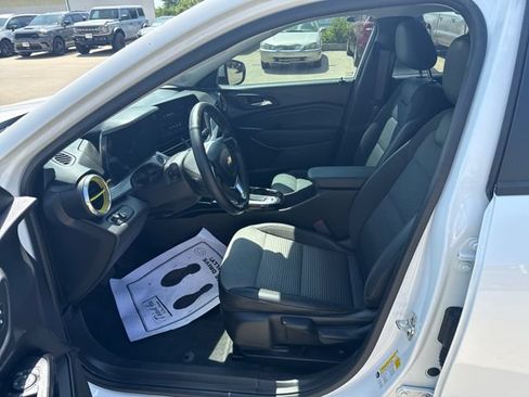 Used 2026 Chevrolet Trax LT w/ Driver Confidence Package FWD image 9