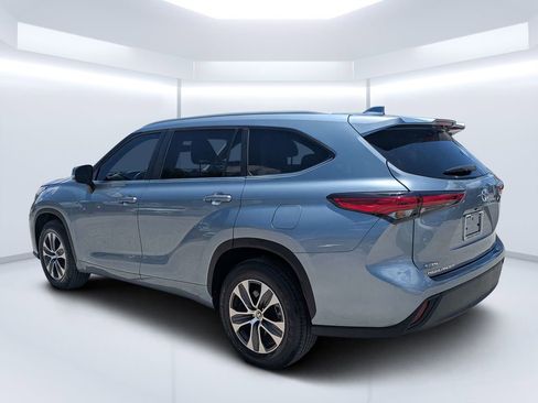 Used 2023 Toyota Highlander XLE FWD image 5