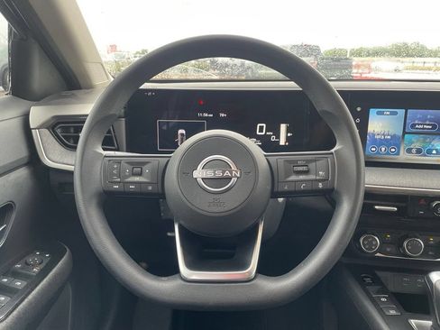 Used 2025 Nissan Kicks SV FWD image 13