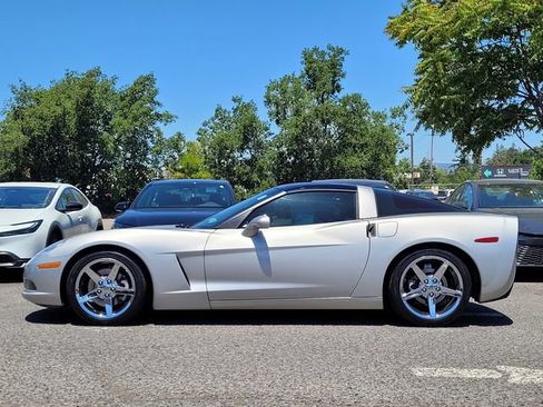 Used 2005 Chevrolet Corvette Coupe w/ Preferred Equipment Group RWD image 9