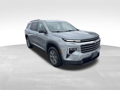 Used 2024 Chevrolet Traverse LT w/ Trailering Package image 8