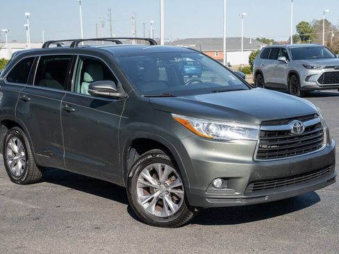 Used 2015 Toyota Highlander LE image 1