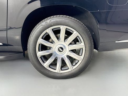 Used 2024 Cadillac Escalade ESV Premium Luxury Platinum AWD/4WD image 35