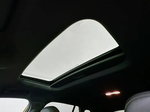 Used 2024 Chevrolet Trax RS w/ Sunroof Package image 30