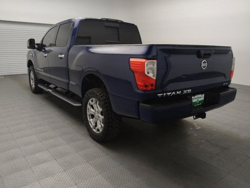 Used 2017 Nissan Titan SV image 5