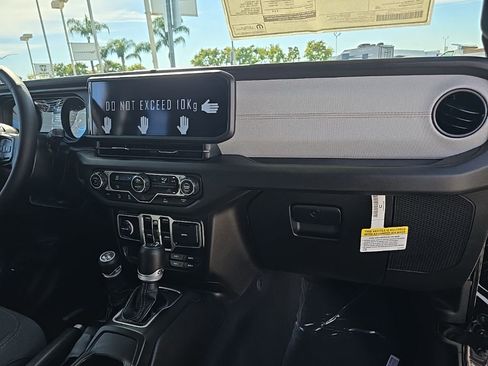 New 2025 Jeep Gladiator Sport image 6