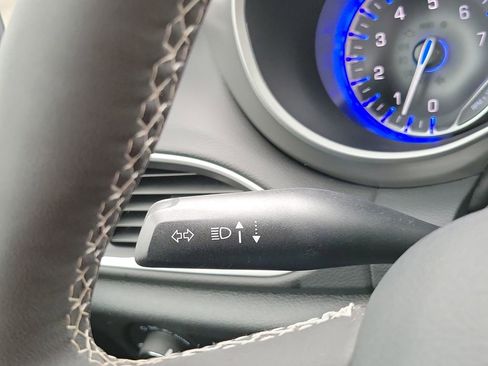 Used 2025 Chrysler Voyager LX image 15