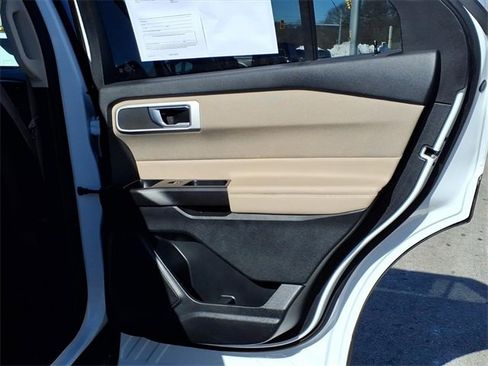 Used 2020 Ford Explorer XLT image 11