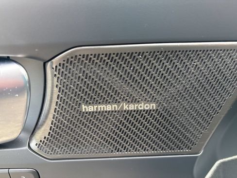 Certified 2023 Volvo XC40 B5 Ultimate w/ Protection Package Premier AWD/4WD image 17