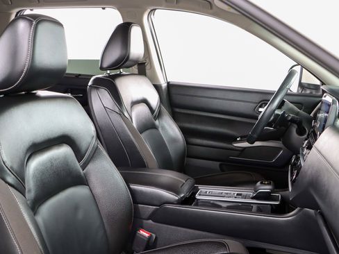 Used 2023 Nissan Pathfinder SL w/ Lighting Package (N92) image 27