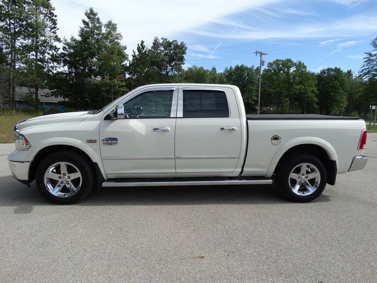 Used 2017 RAM 1500 4x4 Crew Cab Laramie Longhorn image 8