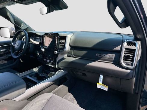 New 2026 RAM 1500 4x4 Crew Cab image 32