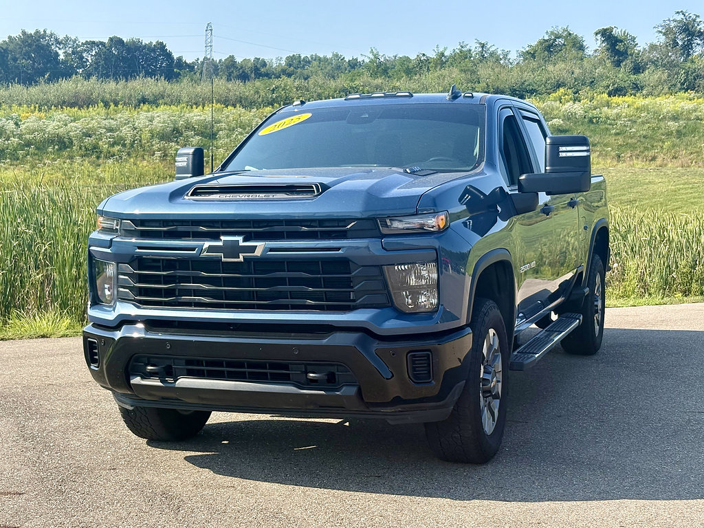Used 2025 Chevrolet Silverado 2500 Custom w/ Custom Value Package AWD/4WD image 1