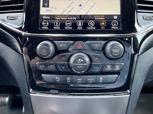 Used 2019 Jeep Grand Cherokee Altitude image 19