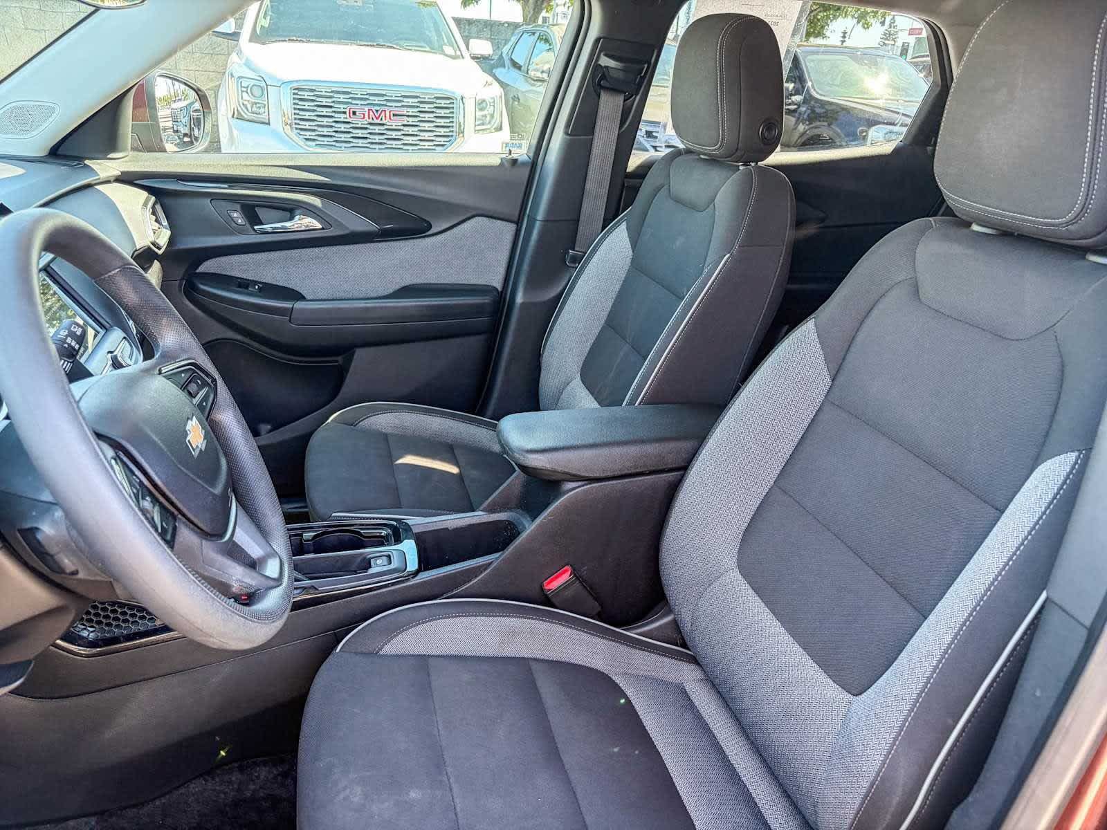 Used 2023 Chevrolet TrailBlazer LT FWD image 16