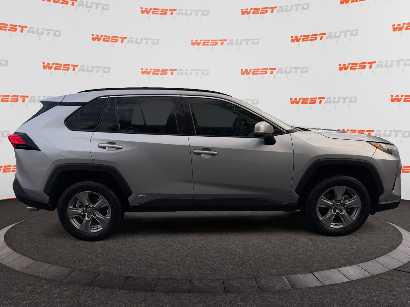 Used 2022 Toyota RAV4 XLE w/ Convenience Package AWD/4WD image 6