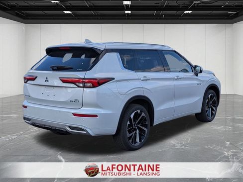 New 2025 Mitsubishi Outlander SEL image 5