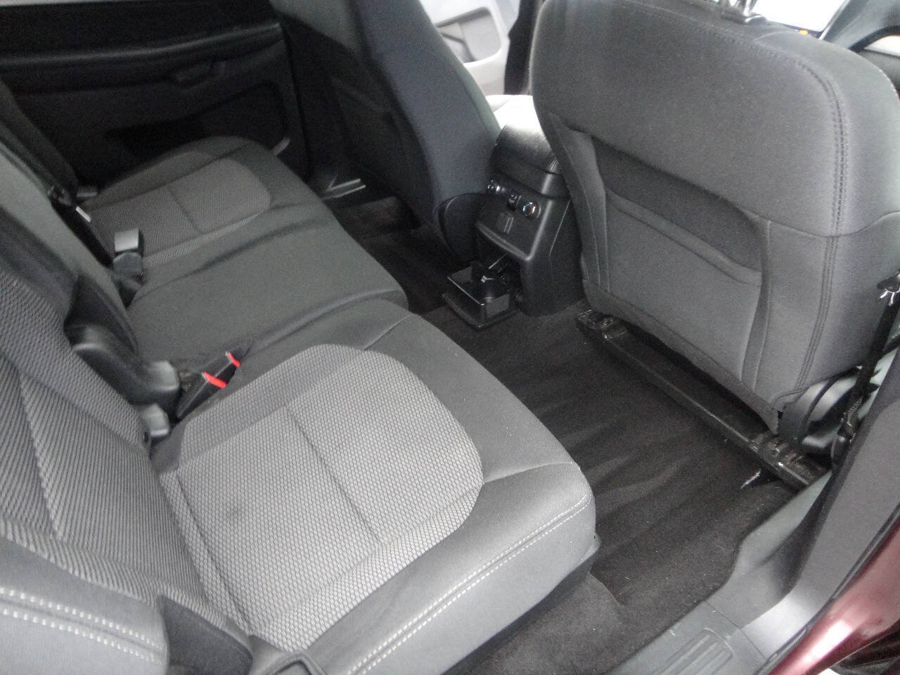 Used 2019 Ford Explorer XLT w/ Equipment Group 201A FWD image 16