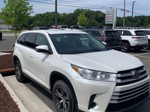 Used 2019 Toyota Highlander LE FWD image 11