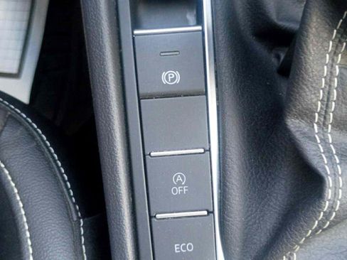 Used 2023 Volkswagen Jetta SE w/ Panoramic Sunroof Package image 20