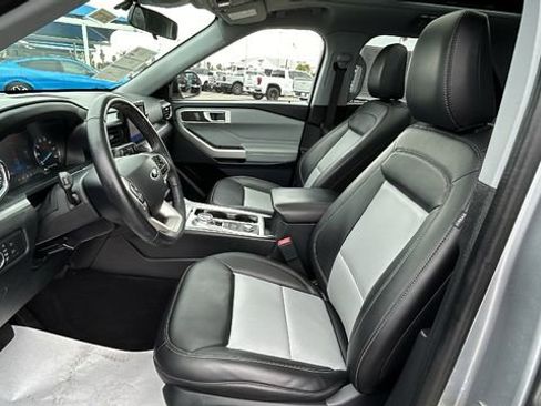 Certified 2022 Ford Explorer XLT w/ Equipment Group 202A image 19