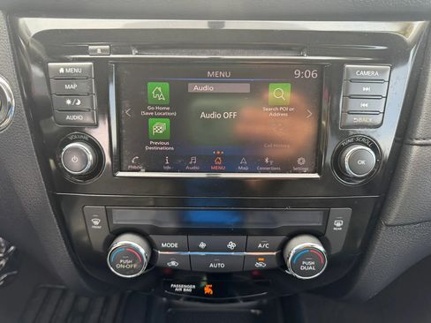 Used 2018 Nissan Rogue SV w/ Premium Package FWD image 13