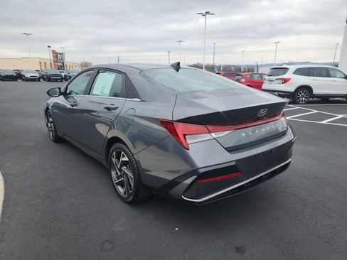 Used 2024 Hyundai Elantra SEL w/ Convenience Package image 4