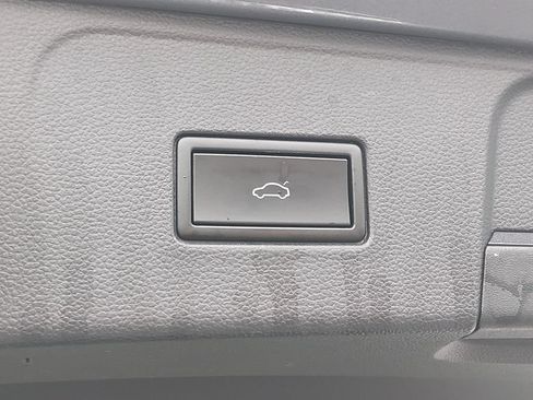 Used 2019 Volkswagen Atlas SEL AWD/4WD image 17