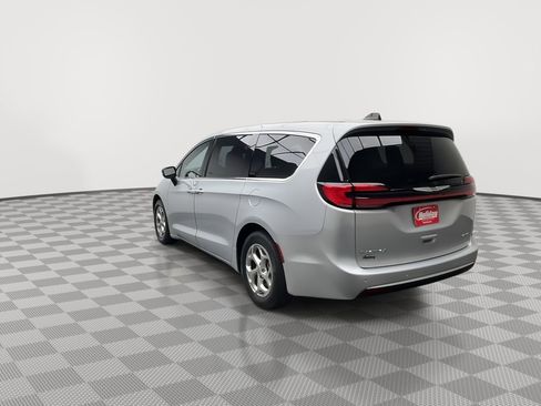 Used 2024 Chrysler Pacifica Limited FWD image 42