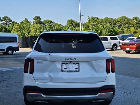 Used 2025 Kia Sorento S FWD image 6