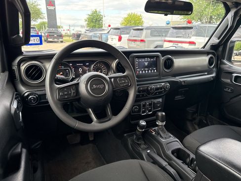 Used 2023 Jeep Gladiator Willys image 6