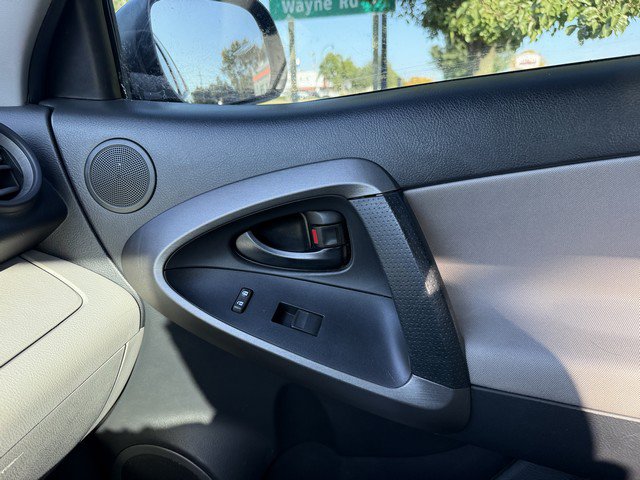 Used 2012 Toyota RAV4 FWD w/ Value Pkg image 26