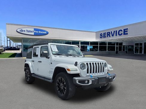 Used 2022 Jeep Wrangler Unlimited Sahara w/ Cold Weather Group AWD/4WD image 2